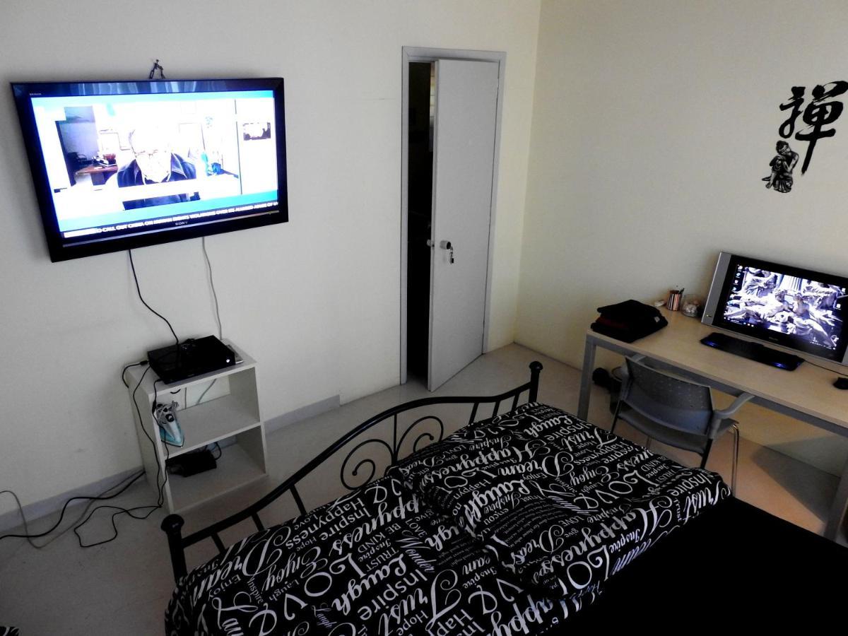 Port Very Near Fast Wi-Fi Netflix Room1 Piraeus Exterior photo